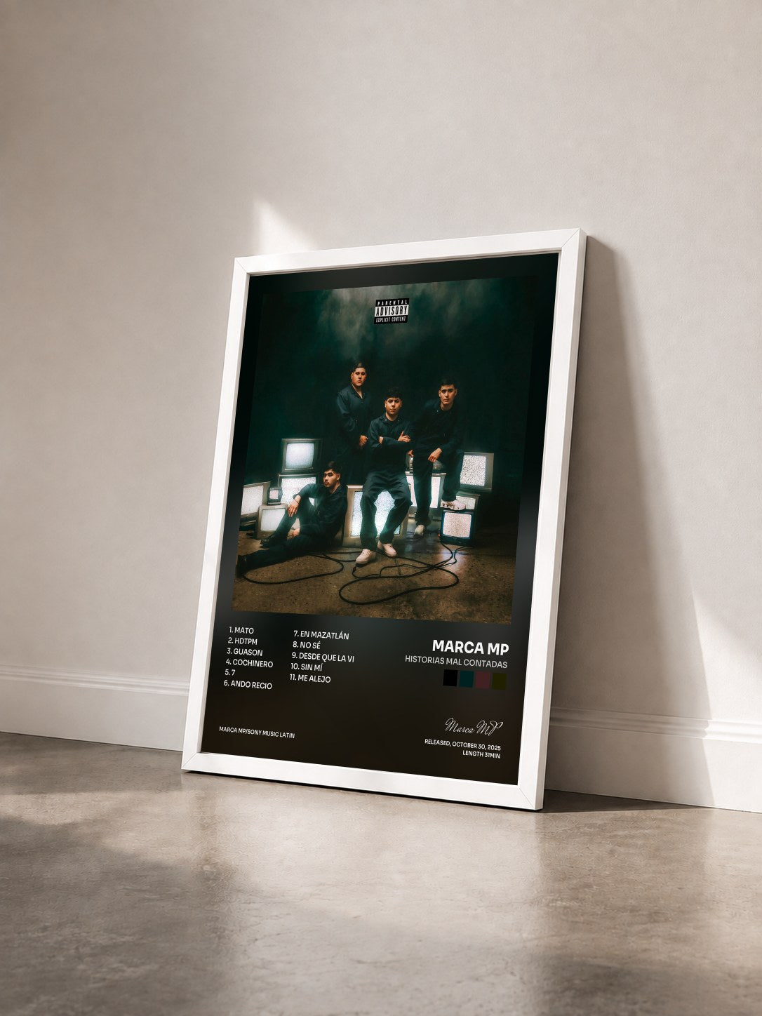 #blanc Tableau de l'album Historias Mal Contadas de Marca MP vu de trois quarts, cadre blanc