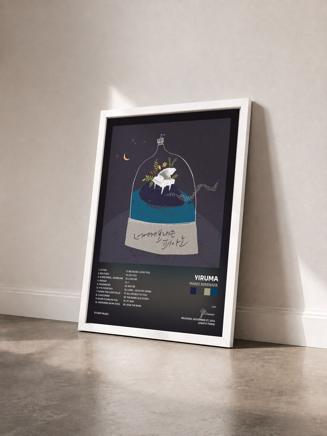 #blanc Tableau de l'album Piano Serenade de Yiruma vu de trois quarts, cadre blanc