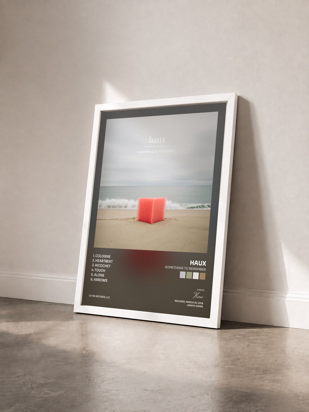 #blanc Tableau de l'album Something To Remember de Haux vu de trois quarts, cadre blanc