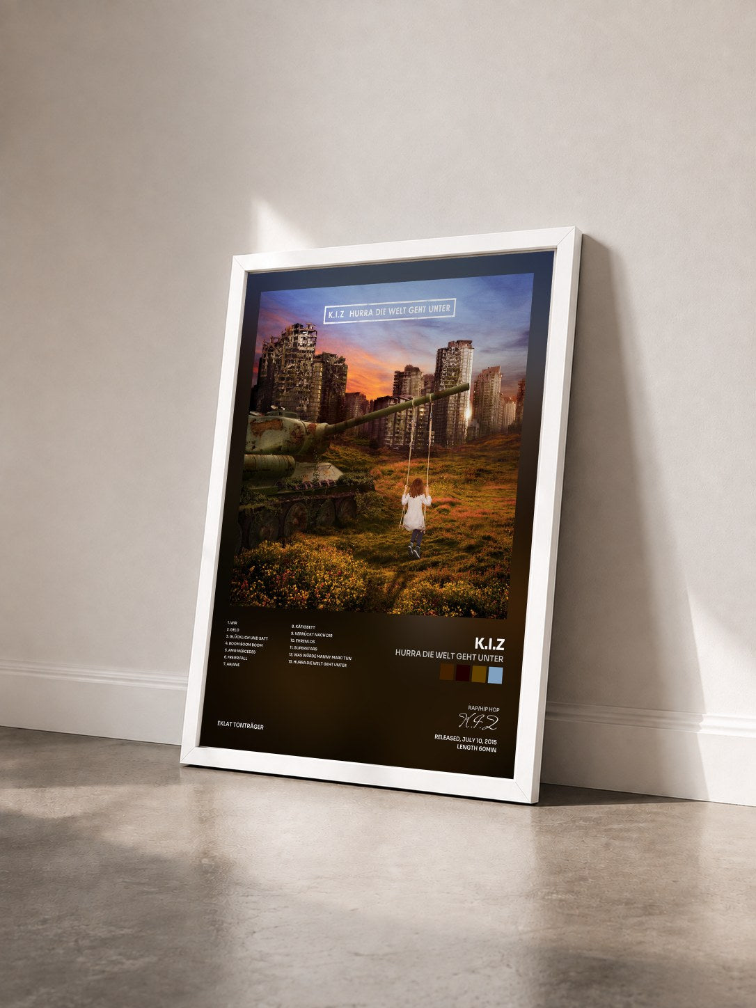 #blanc Tableau de l'album Hurra die Welt geht unter de K.I.Z vu de trois quarts, cadre blanc