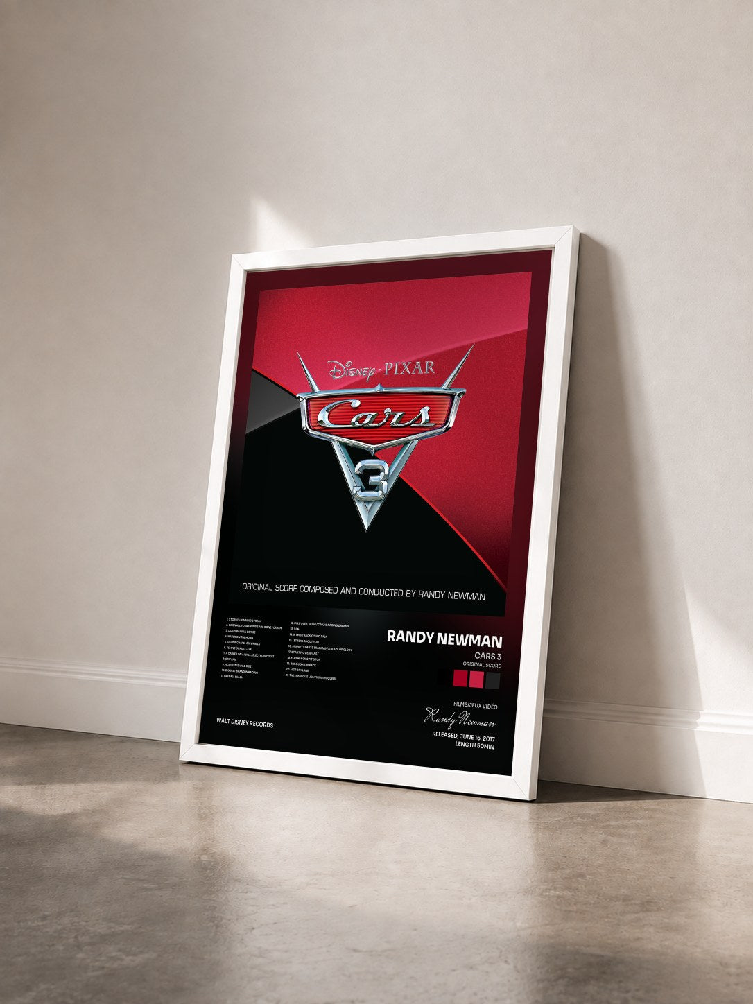 #blanc Tableau de l'album Cars 3 (Original Score) de Randy Newman vu de trois quarts, cadre blanc
