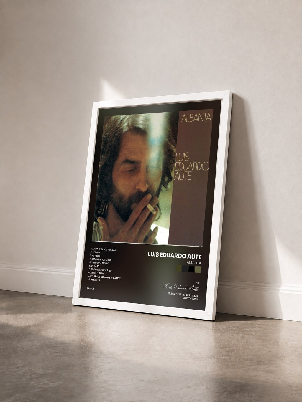 #blanc Tableau de l'album Albanta de Luis Eduardo Aute vu de trois quarts, cadre blanc