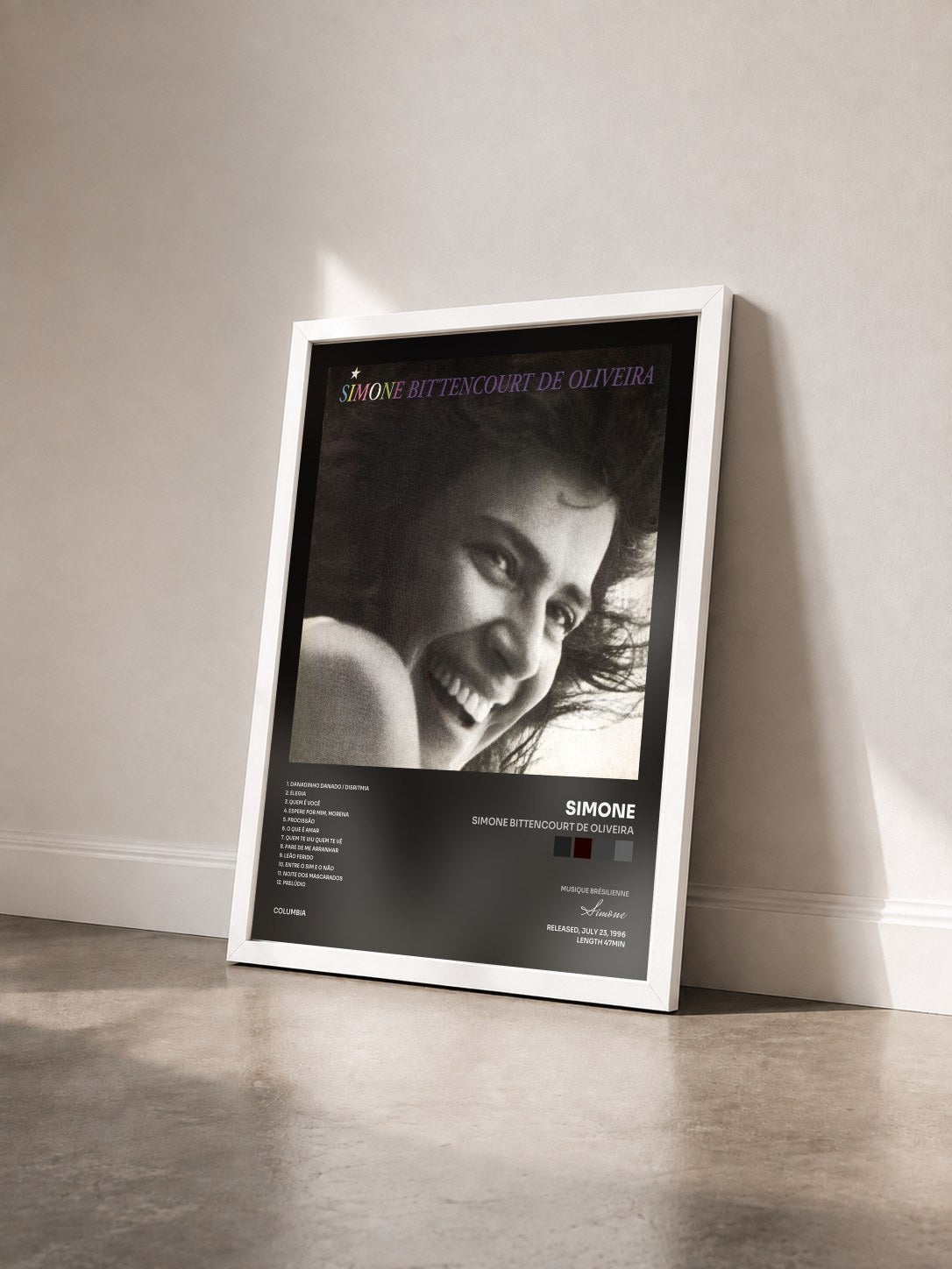 #blanc Tableau de l'album Simone Bittencourt De Oliveira de Simone vu de trois quarts, cadre blanc