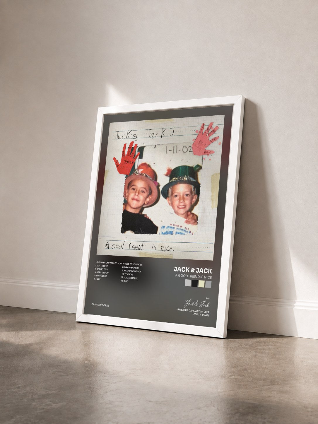 #blanc Tableau de l'album A Good Friend Is Nice de Jack & Jack vu de trois quarts, cadre blanc