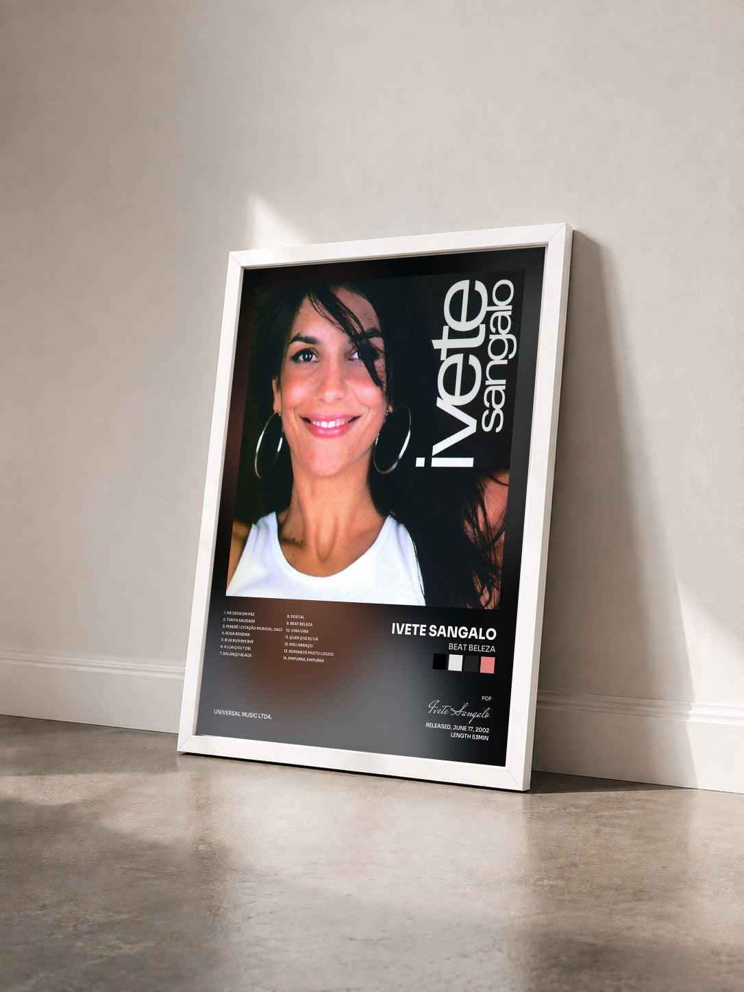 #blanc Tableau de l'album Beat Beleza de Ivete Sangalo vu de trois quarts, cadre blanc