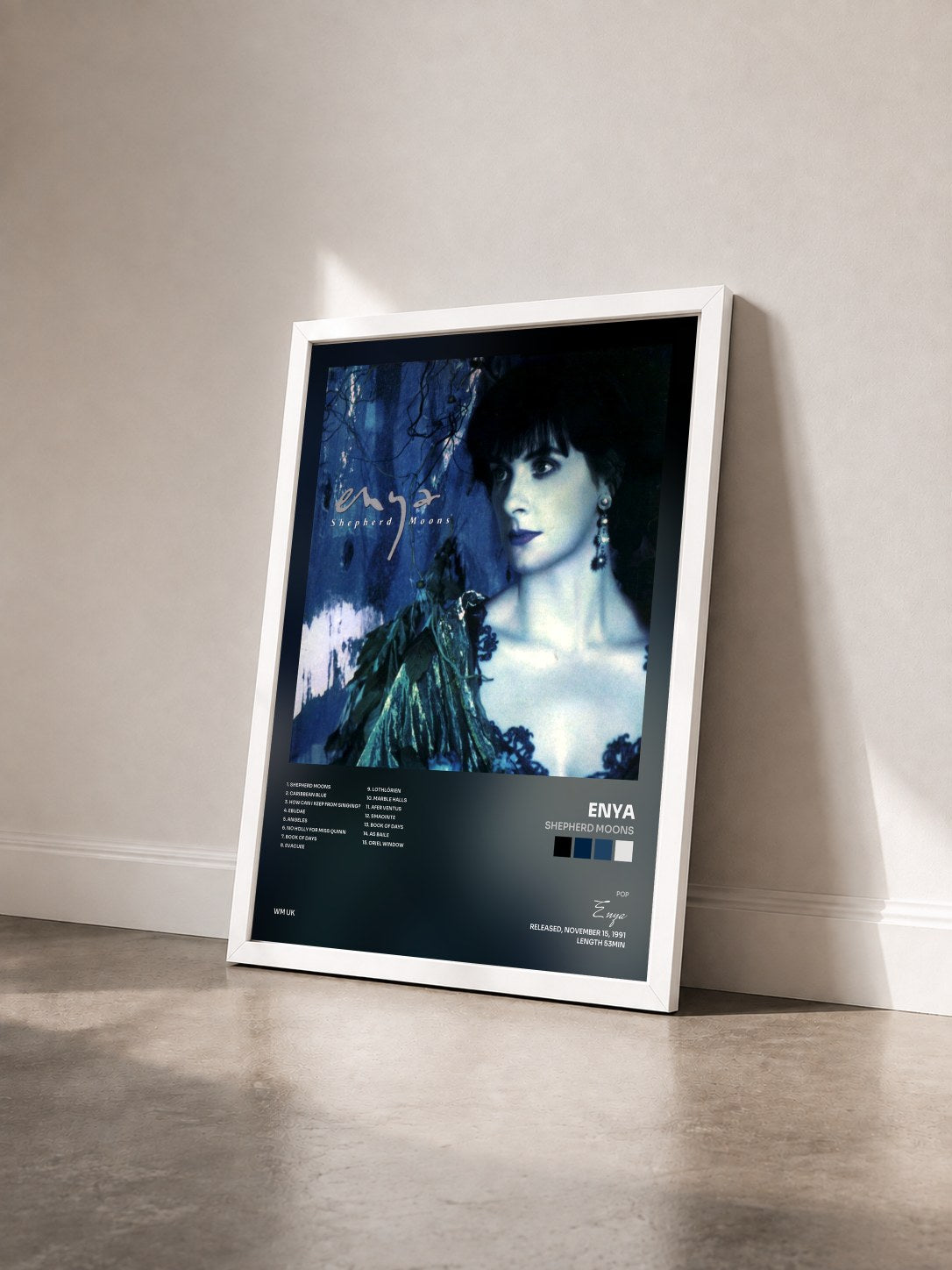 #blanc Tableau de l'album Shepherd Moons de Enya vu de trois quarts, cadre blanc