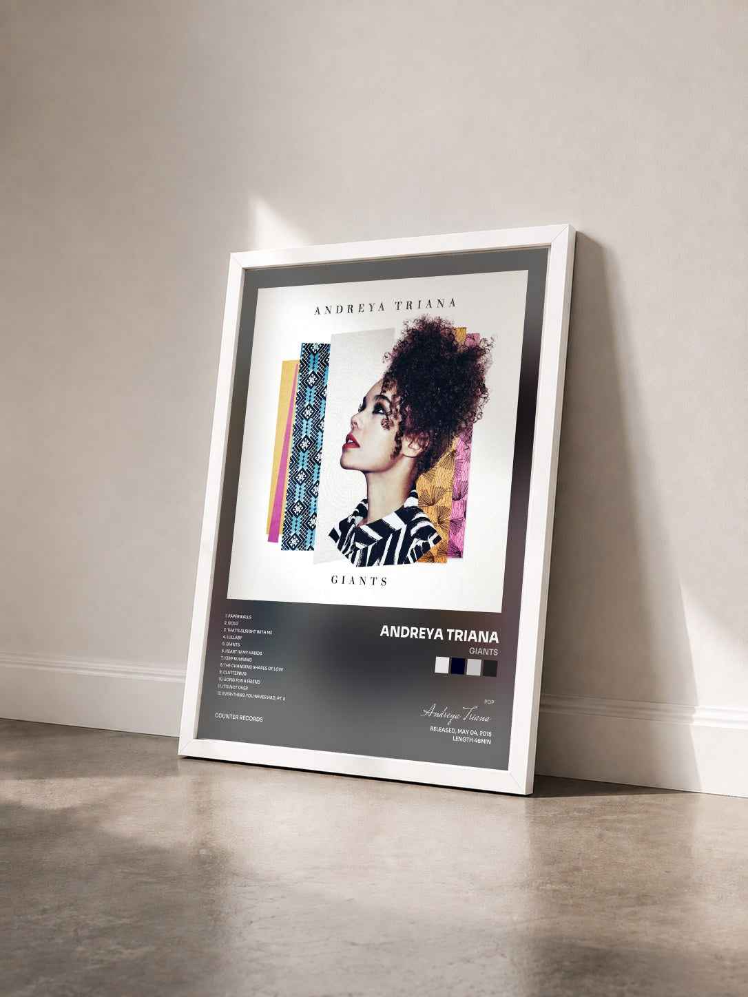 #blanc Tableau de l'album Giants de Andreya Triana vu de trois quarts, cadre blanc