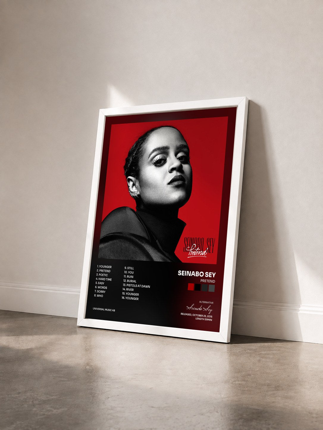 #blanc Tableau de l'album Pretend de Seinabo Sey vu de trois quarts, cadre blanc
