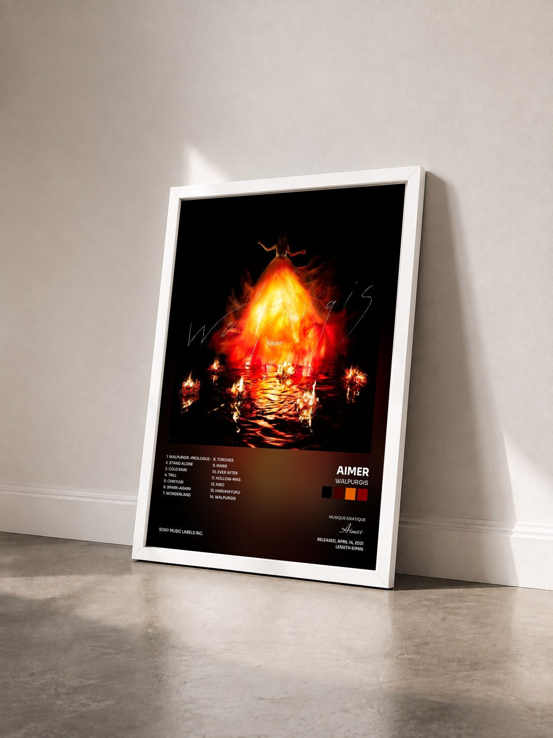 #blanc Tableau de l'album Walpurgis de Aimer vu de trois quarts, cadre blanc