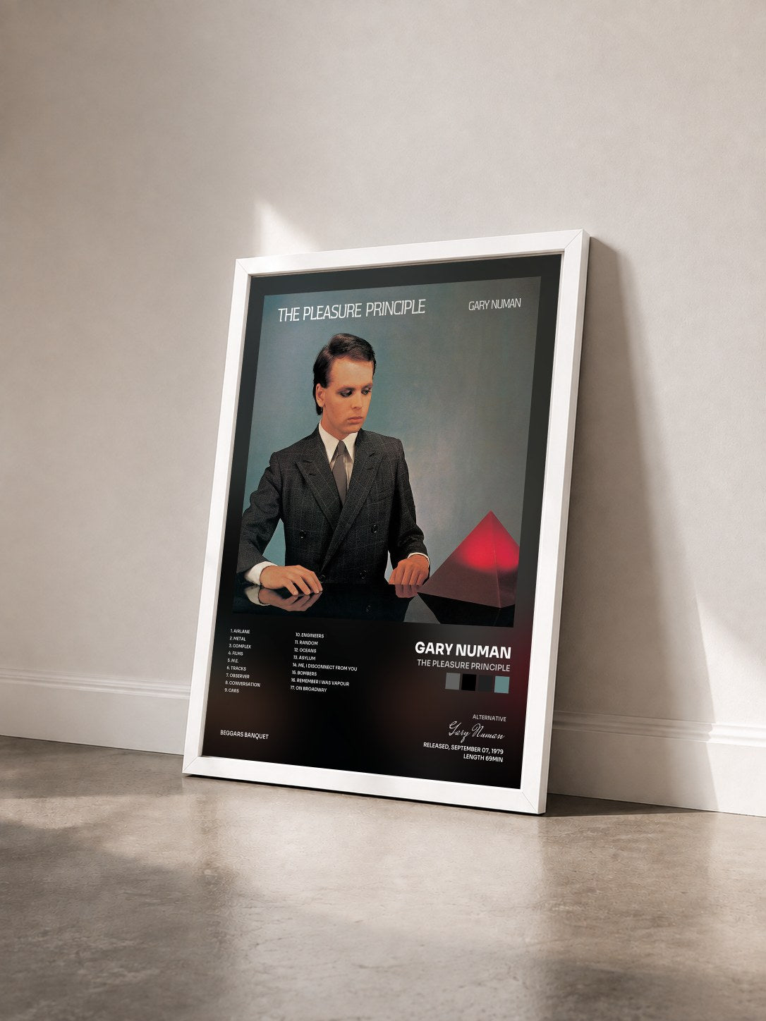 #blanc Tableau de l'album The Pleasure Principle de Gary Numan vu de trois quarts, cadre blanc