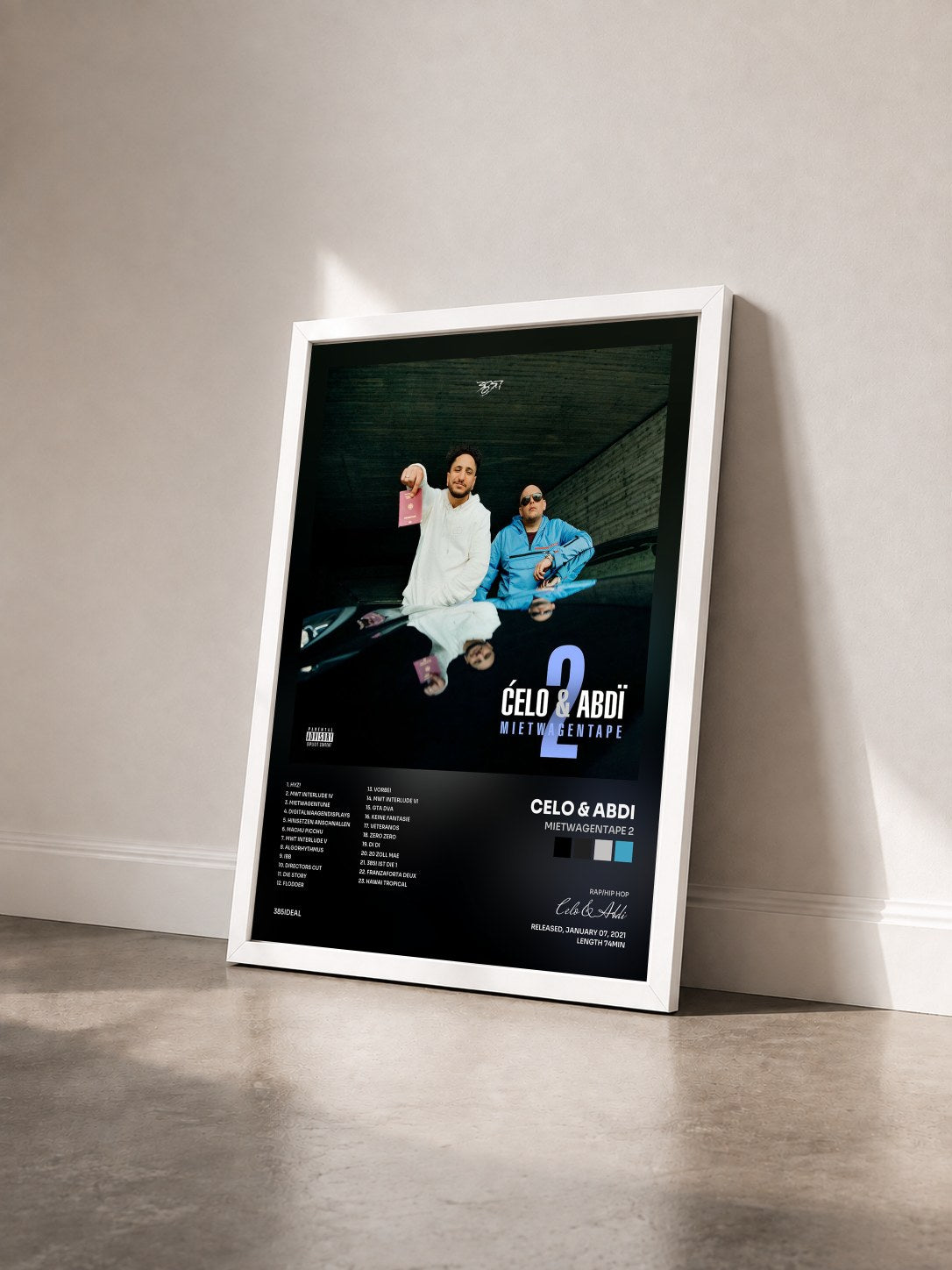 #blanc Tableau de l'album Mietwagentape 2 de Celo & Abdi vu de trois quarts, cadre blanc