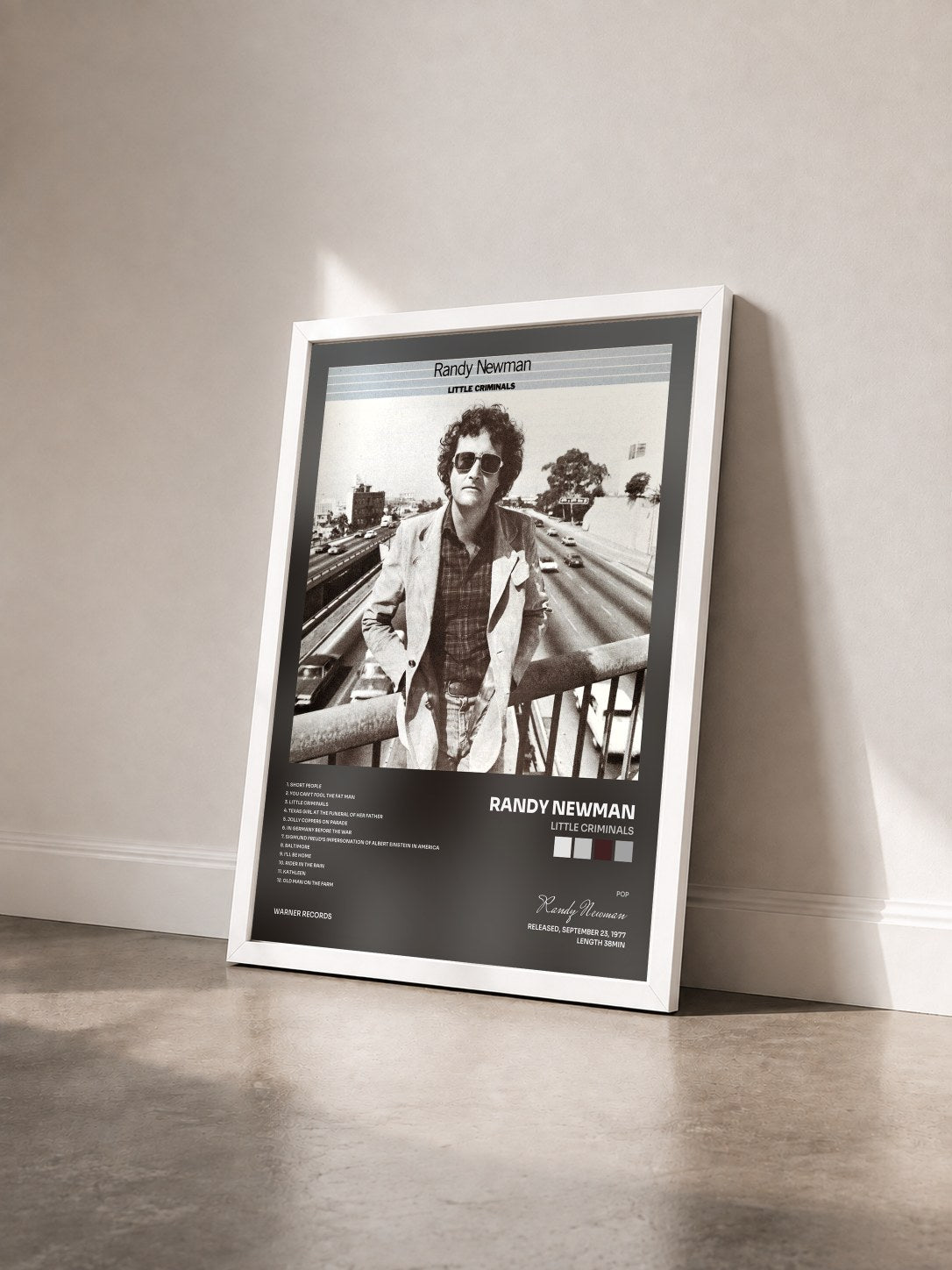 #blanc Tableau de l'album Little Criminals de Randy Newman vu de trois quarts, cadre blanc