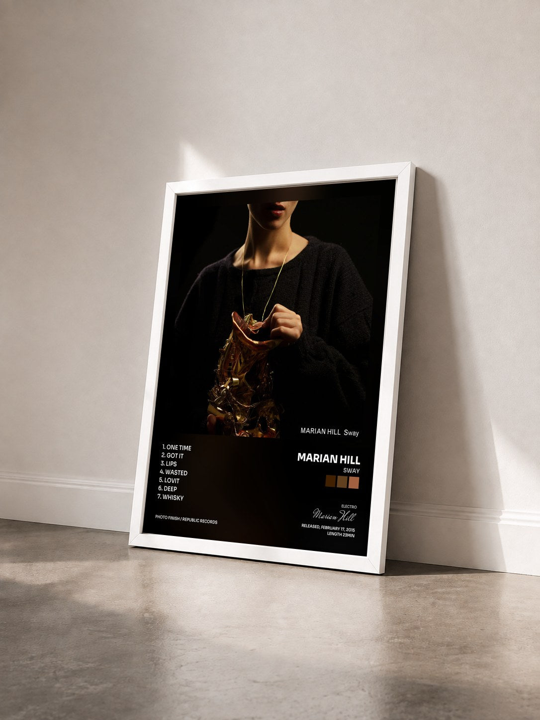 #blanc Tableau de l'album Sway de Marian Hill vu de trois quarts, cadre blanc