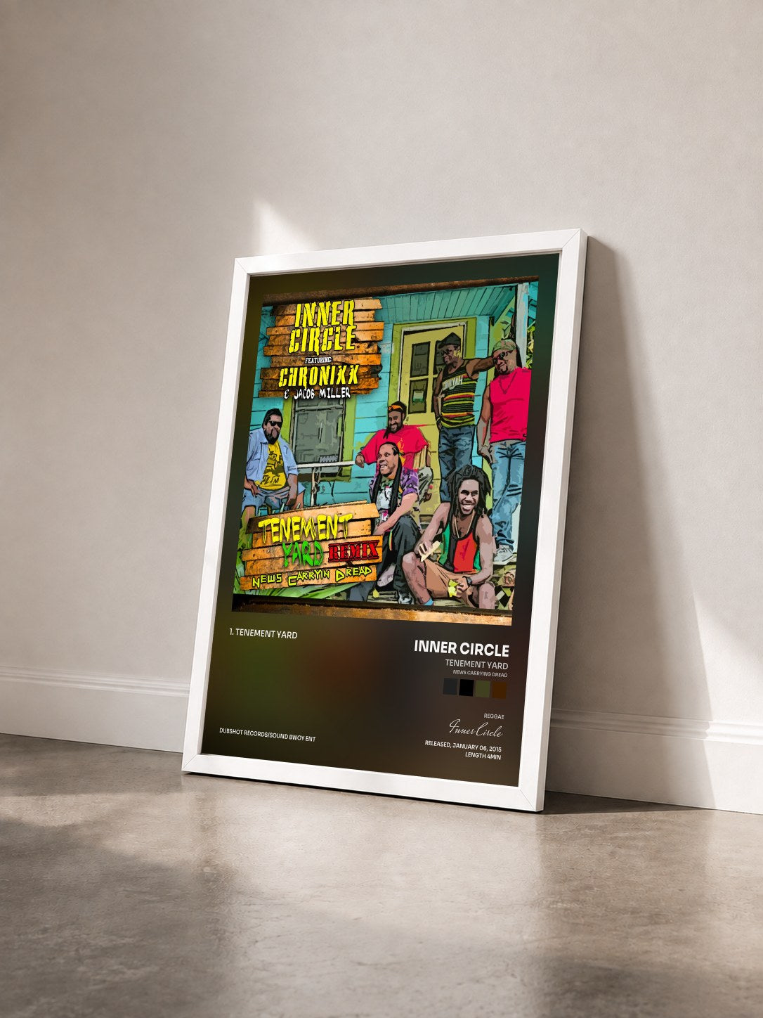 #blanc Tableau de l'album Tenement Yard (News Carrying Dread) [feat. Chronixx, Jacob Miller] de Inner Circle vu de trois quarts, cadre blanc