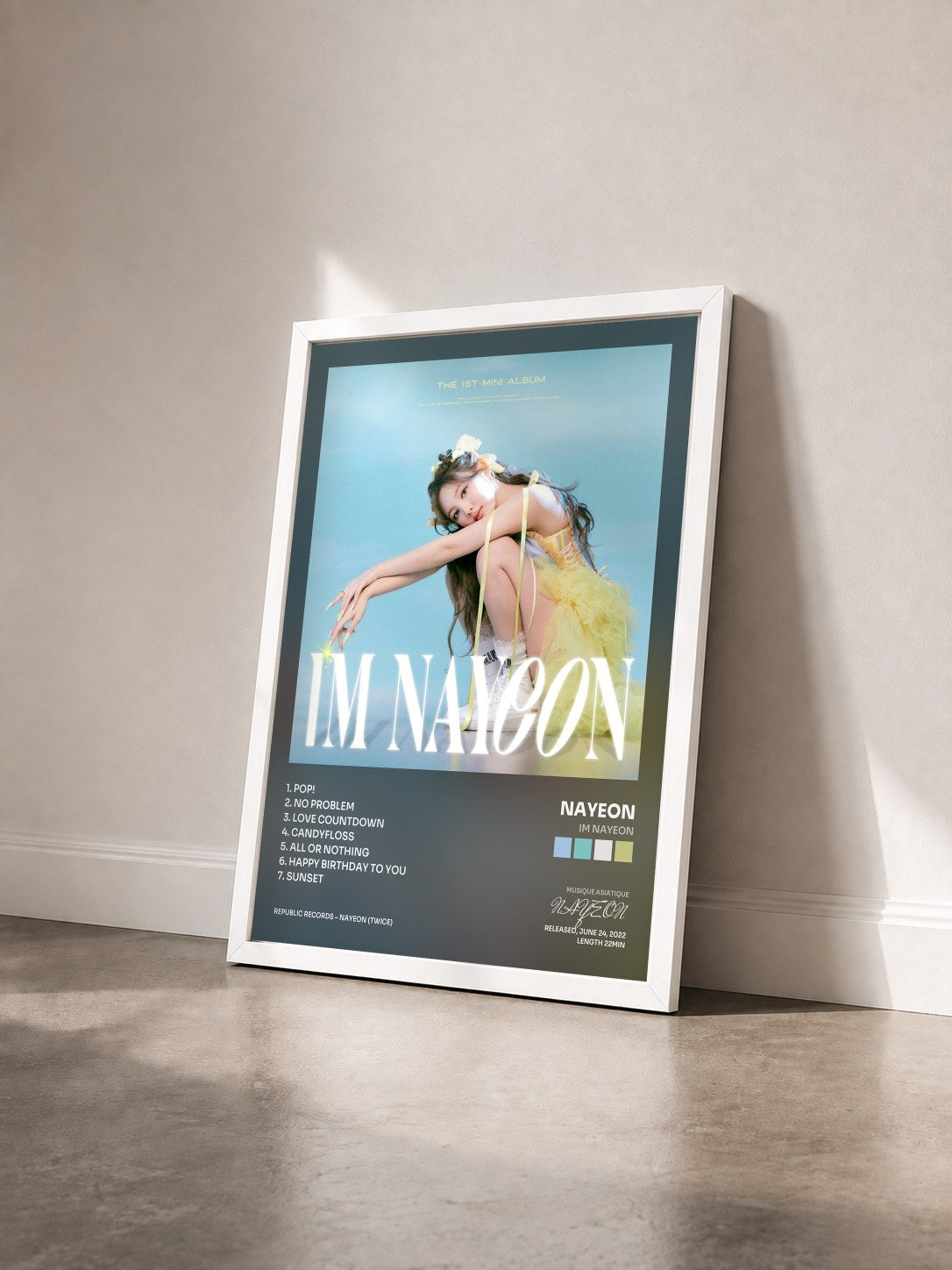 #blanc Tableau de l'album IM NAYEON de NAYEON vu de trois quarts, cadre blanc