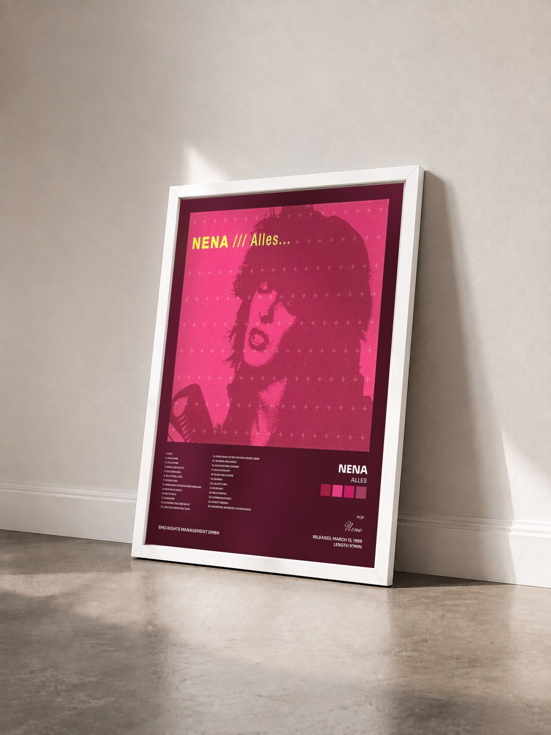 #blanc Tableau de l'album Alles de Nena vu de trois quarts, cadre blanc