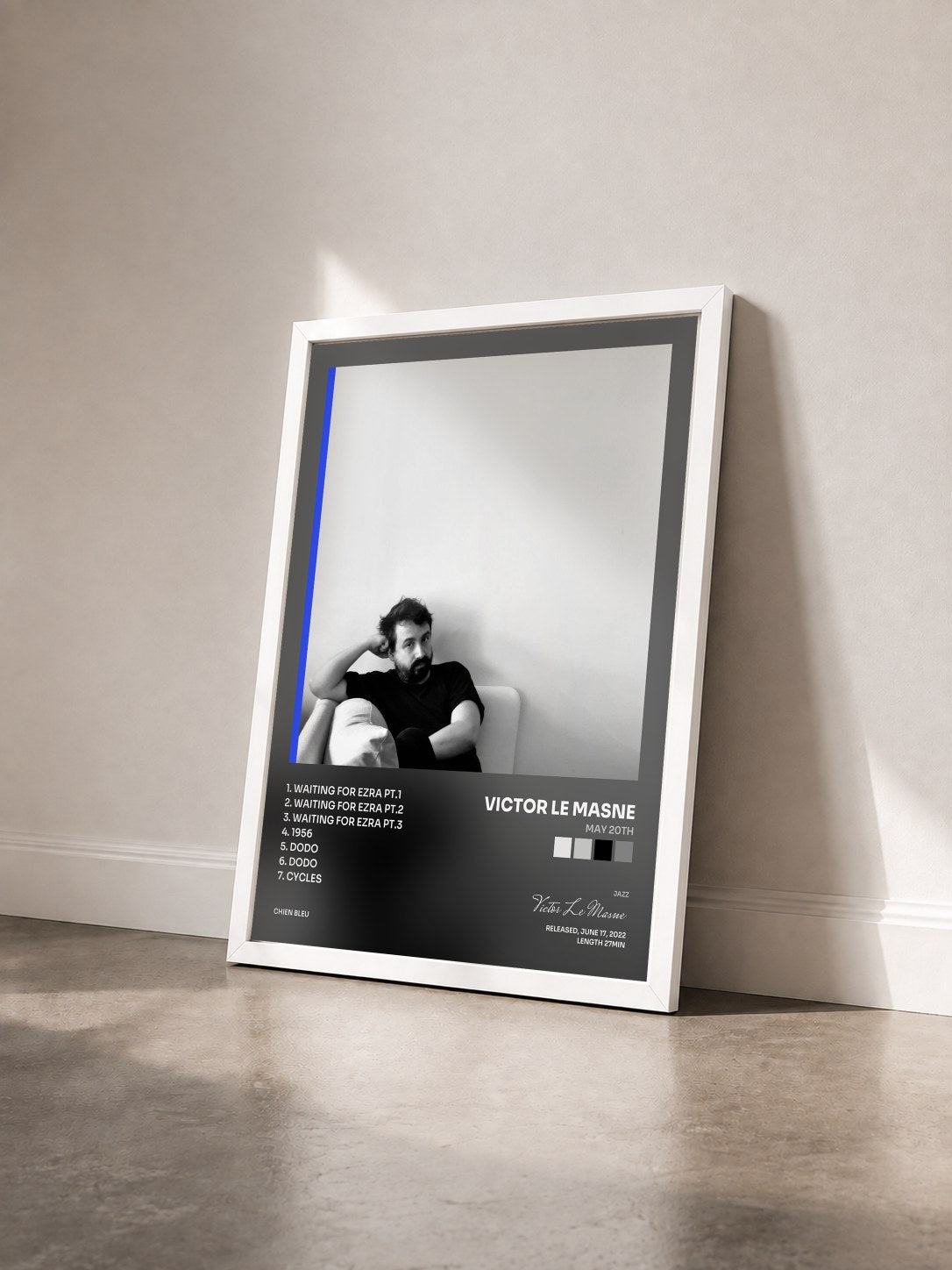 #blanc Tableau de l'album May 20th de Victor Le Masne vu de trois quarts, cadre blanc