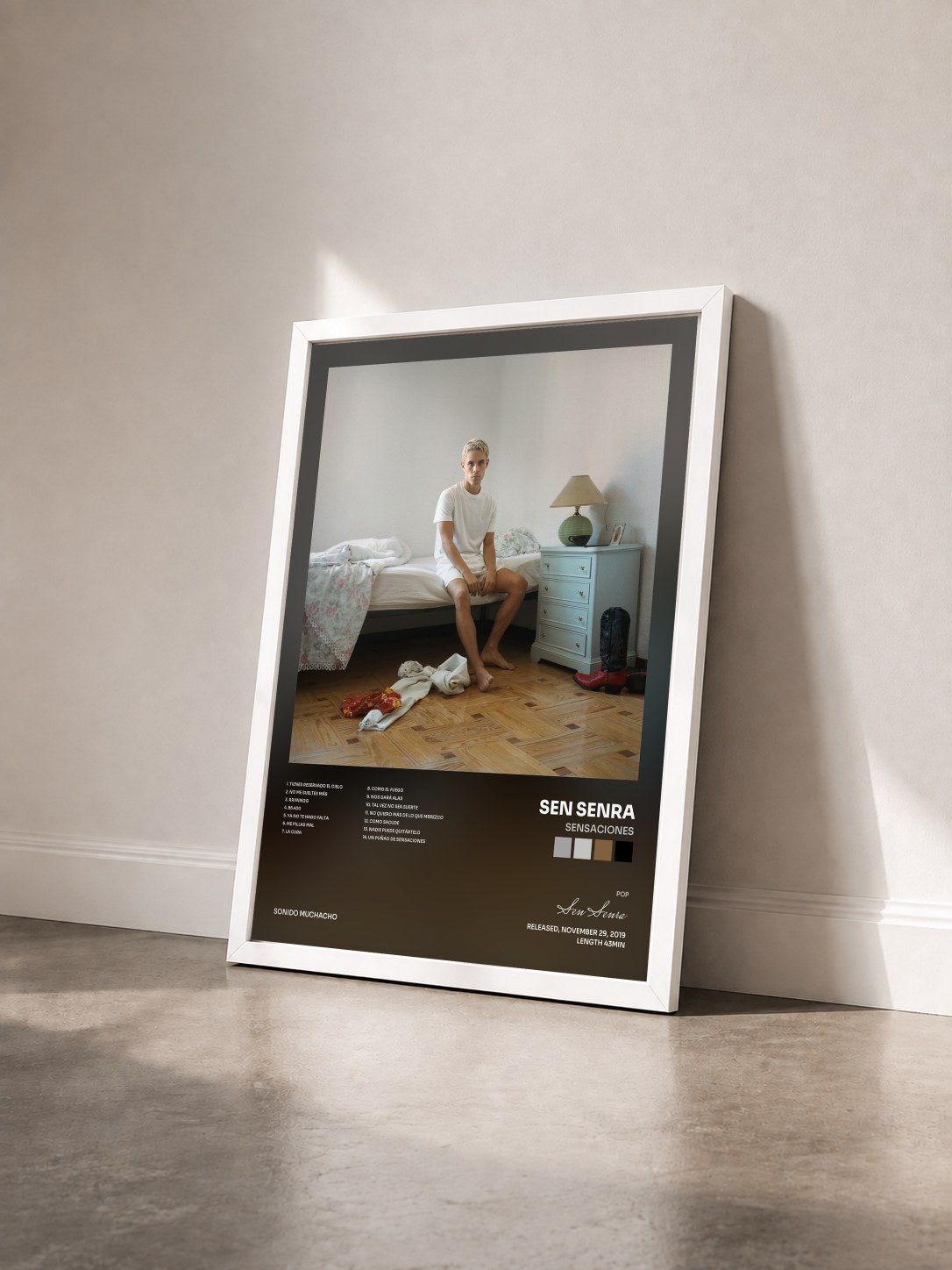 #blanc Tableau de l'album Sensaciones de Sen Senra vu de trois quarts, cadre blanc