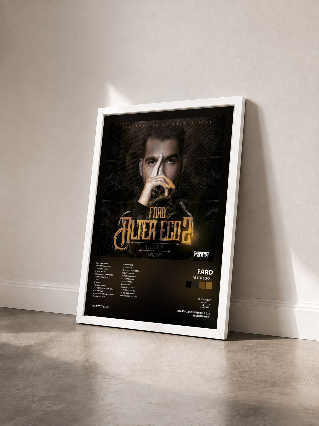 #blanc Tableau de l'album Alter Ego II de Fard vu de trois quarts, cadre blanc