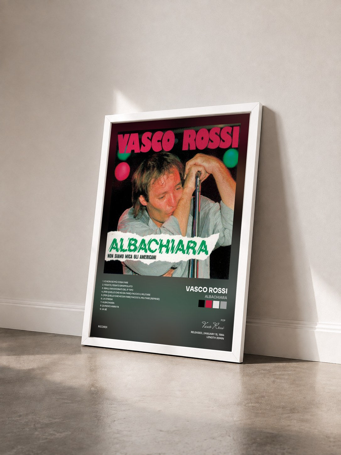 #blanc Tableau de l'album Albachiara de Vasco Rossi vu de trois quarts, cadre blanc