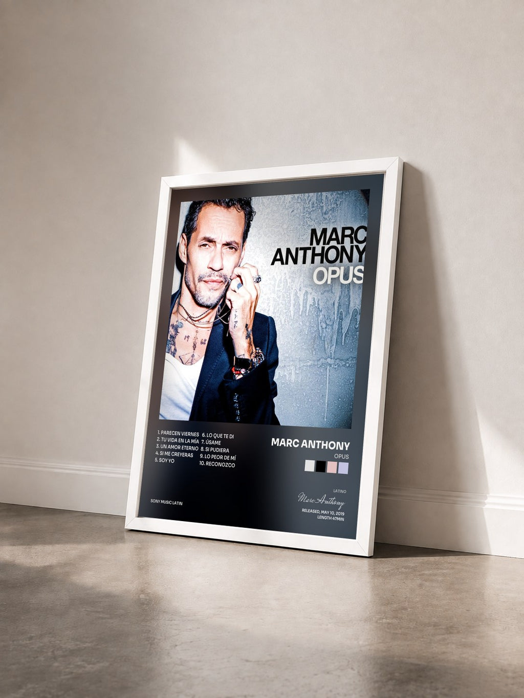 #blanc Tableau de l'album OPUS de Marc Anthony vu de trois quarts, cadre blanc