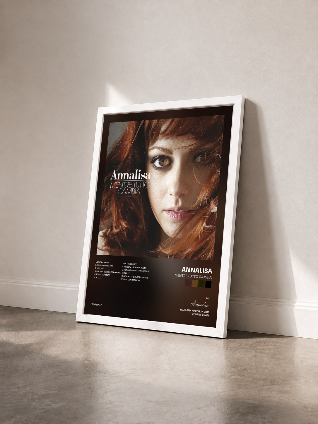 #blanc Tableau de l'album Mentre tutto cambia de Annalisa vu de trois quarts, cadre blanc