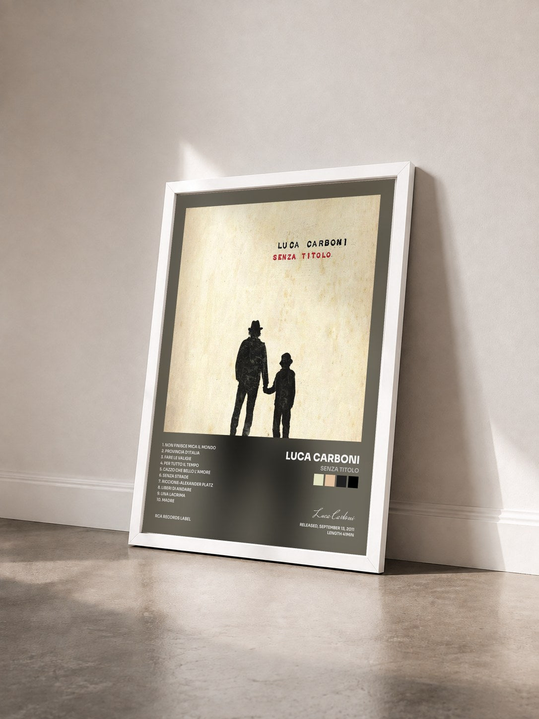 #blanc Tableau de l'album Senza Titolo de Luca Carboni vu de trois quarts, cadre blanc