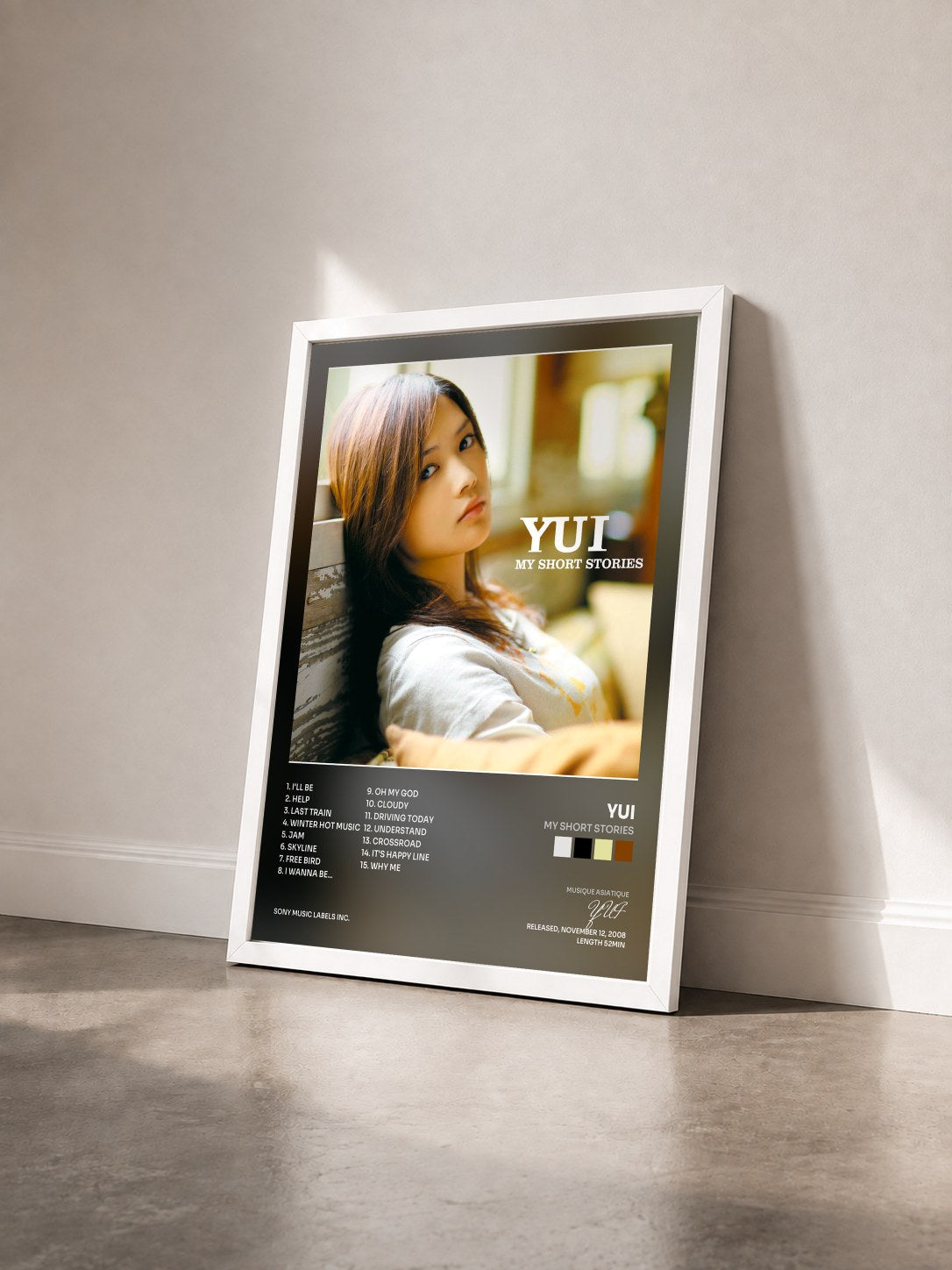 #blanc Tableau de l'album MY SHORT STORIES de YUI vu de trois quarts, cadre blanc