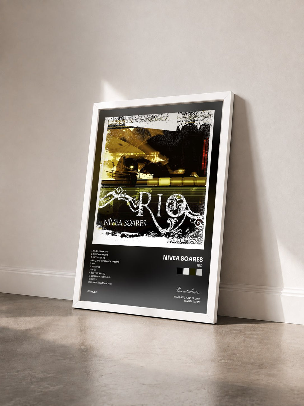 #blanc Tableau de l'album Rio de Nivea Soares vu de trois quarts, cadre blanc