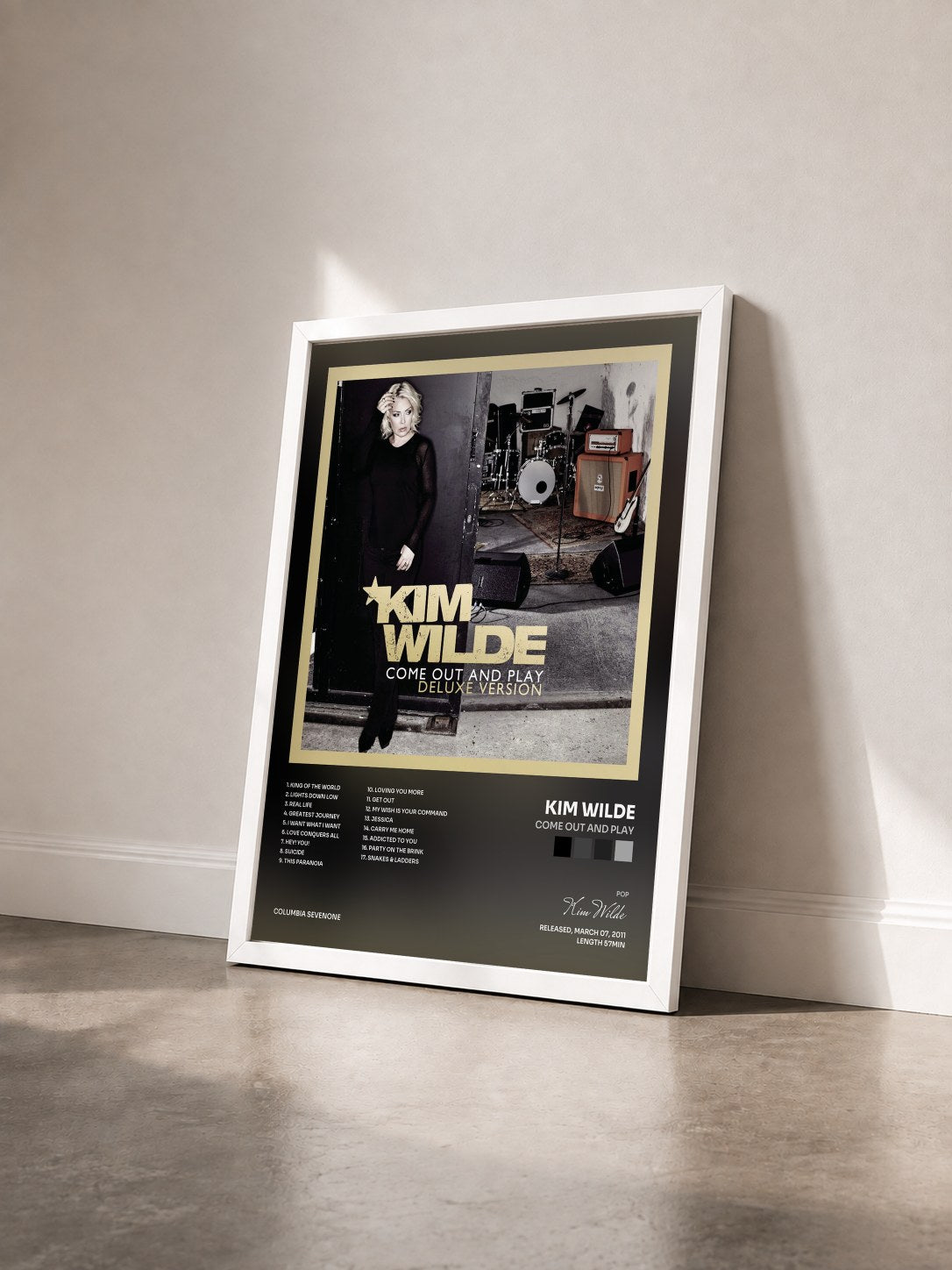 #blanc Tableau de l'album Come Out And Play de Kim Wilde vu de trois quarts, cadre blanc