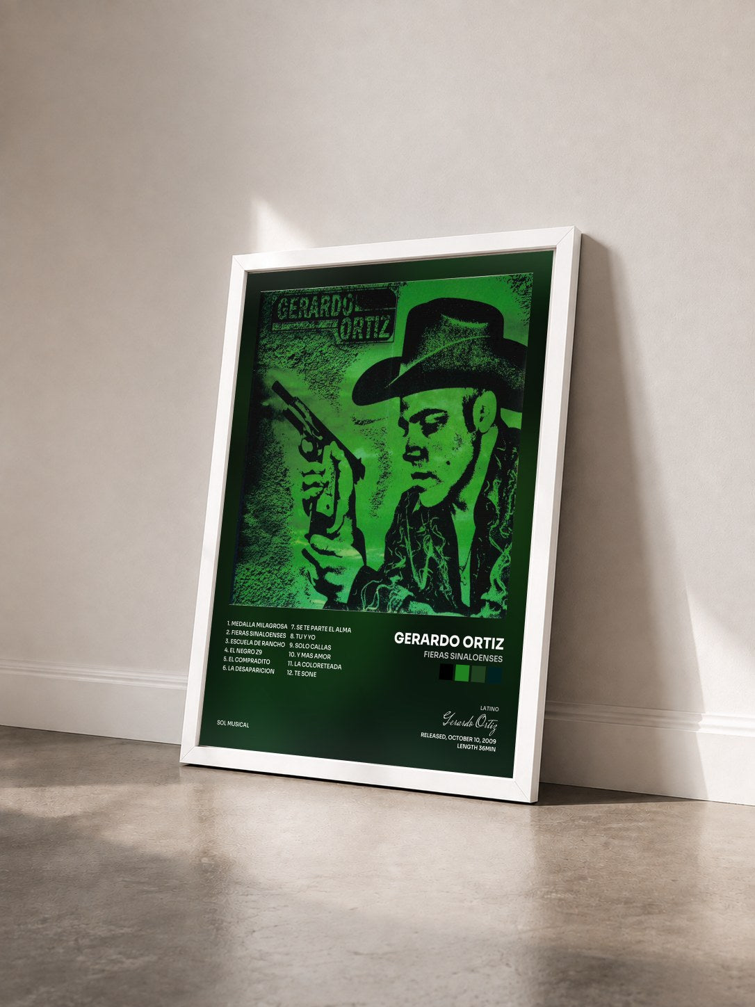 #blanc Tableau de l'album Fieras Sinaloenses de Gerardo Ortiz vu de trois quarts, cadre blanc