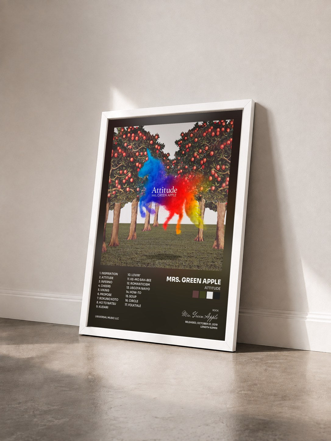 #blanc Tableau de l'album Attitude de Mrs. Green Apple vu de trois quarts, cadre blanc