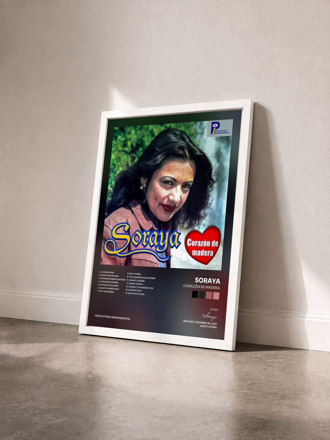 #blanc Tableau de l'album Corazón de Madera de Soraya vu de trois quarts, cadre blanc