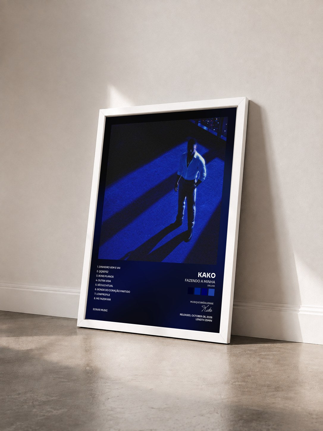 #blanc Tableau de l'album Fazendo A Minha (Deluxe) de Kako vu de trois quarts, cadre blanc
