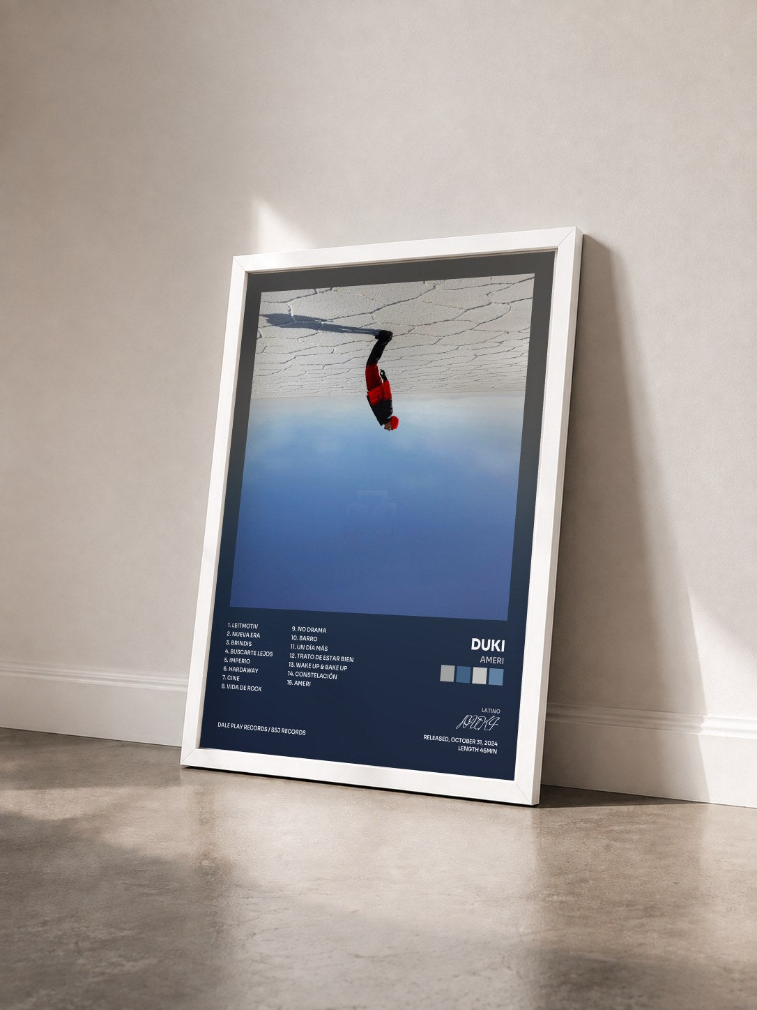 #blanc Tableau de l'album AMERI de DUKI vu de trois quarts, cadre blanc