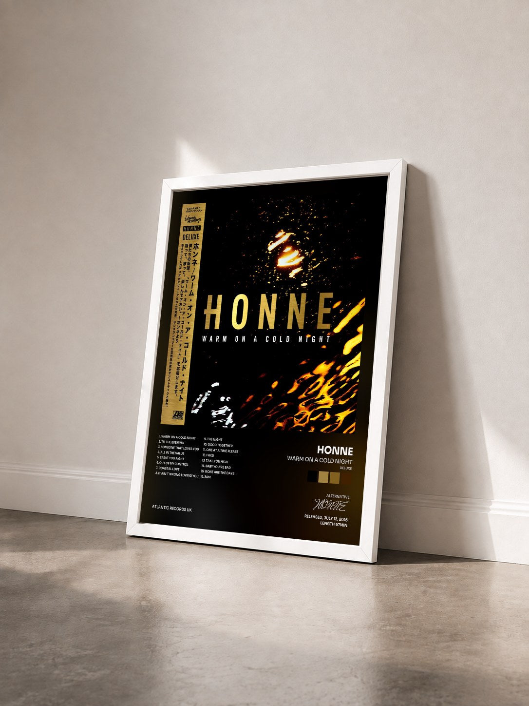 #blanc Tableau de l'album Warm on a Cold Night (Deluxe) de HONNE vu de trois quarts, cadre blanc