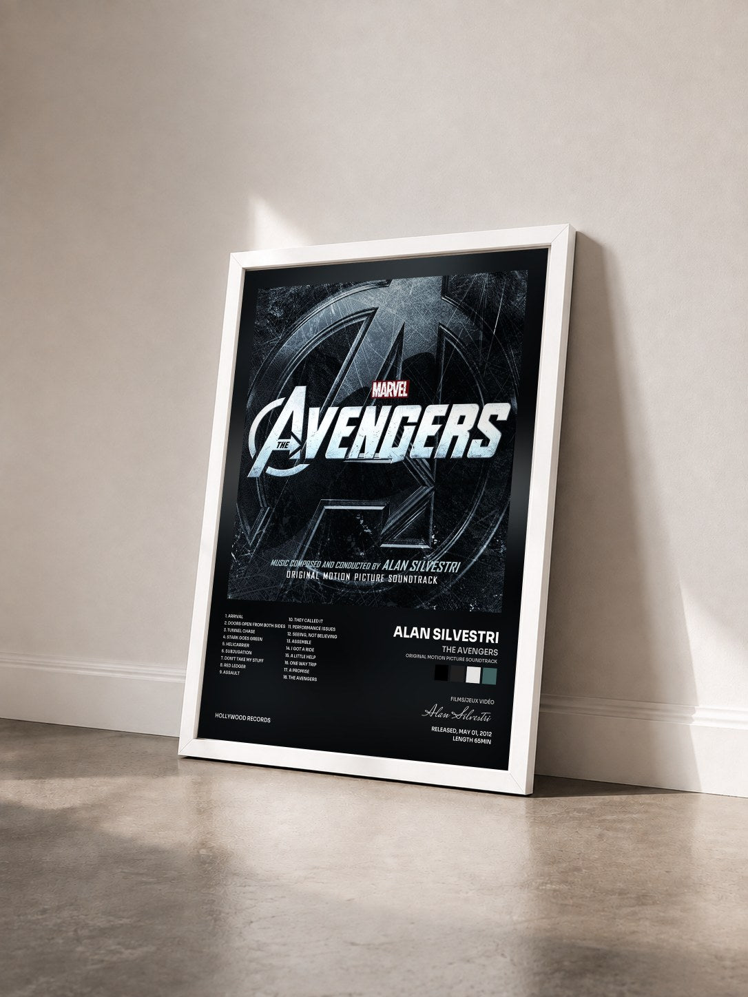 #blanc Tableau de l'album The Avengers (Original Motion Picture Soundtrack) de Alan Silvestri vu de trois quarts, cadre blanc