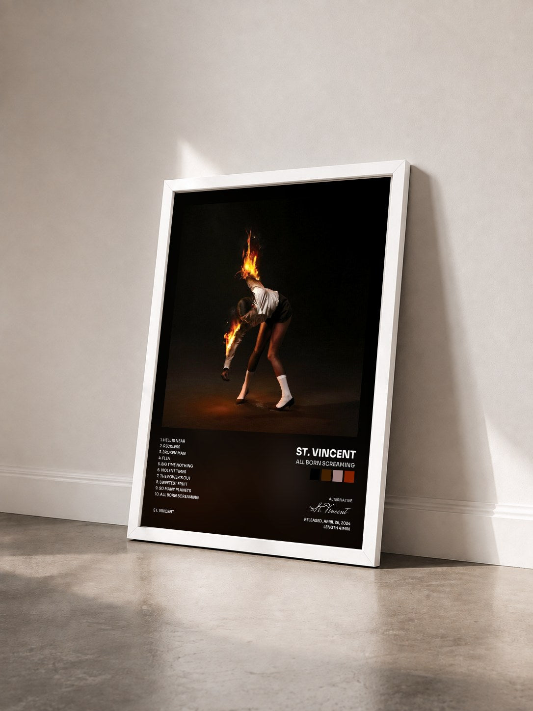 #blanc Tableau de l'album All Born Screaming de St. Vincent vu de trois quarts, cadre blanc
