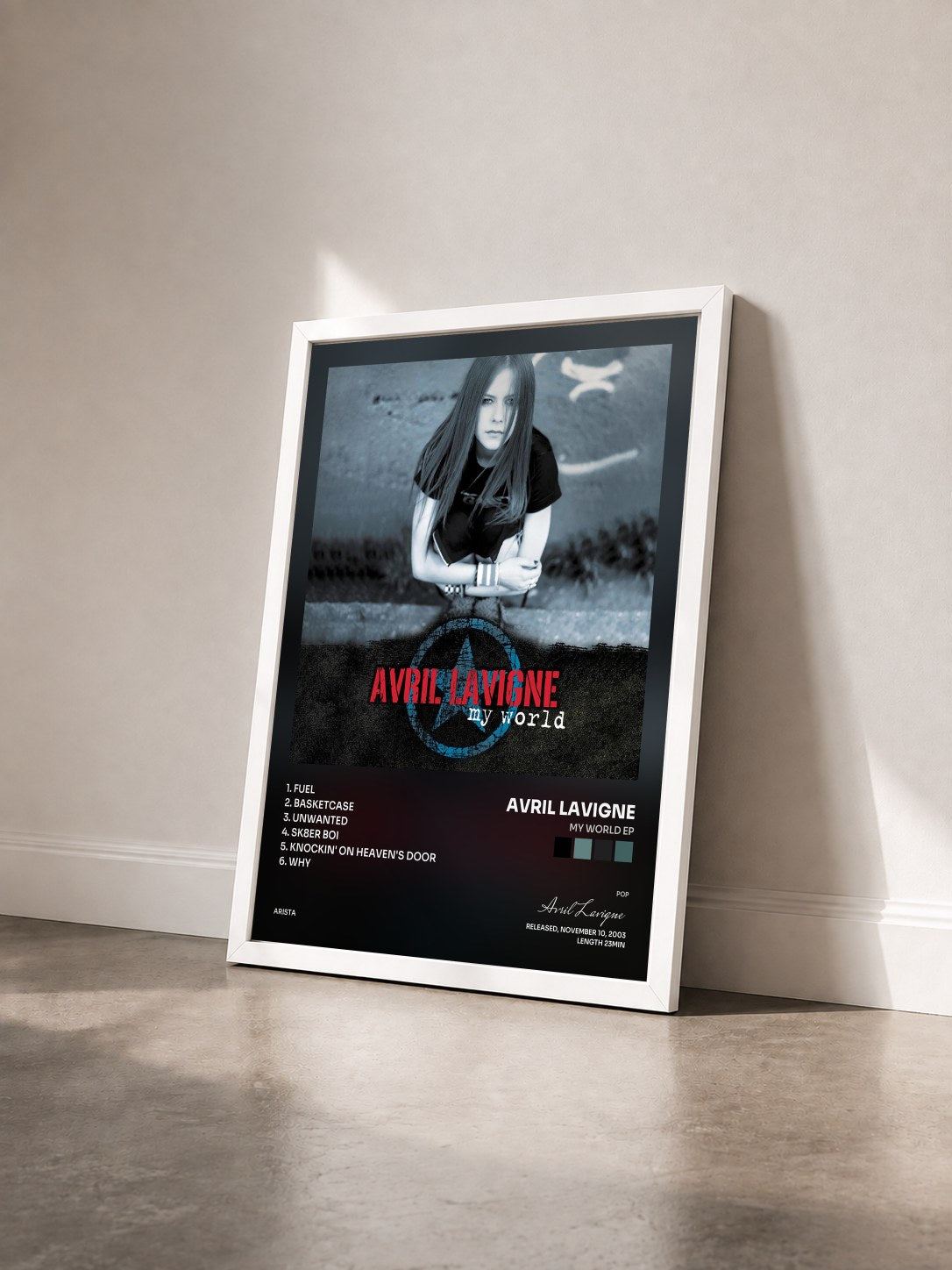 #blanc Tableau de l'album My World EP de Avril Lavigne vu de trois quarts, cadre blanc