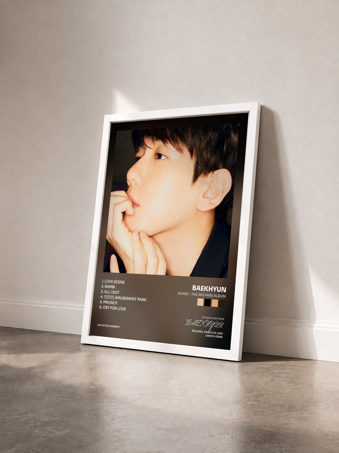 #blanc Tableau de l'album Bambi - The 3rd Mini Album de BAEKHYUN vu de trois quarts, cadre blanc