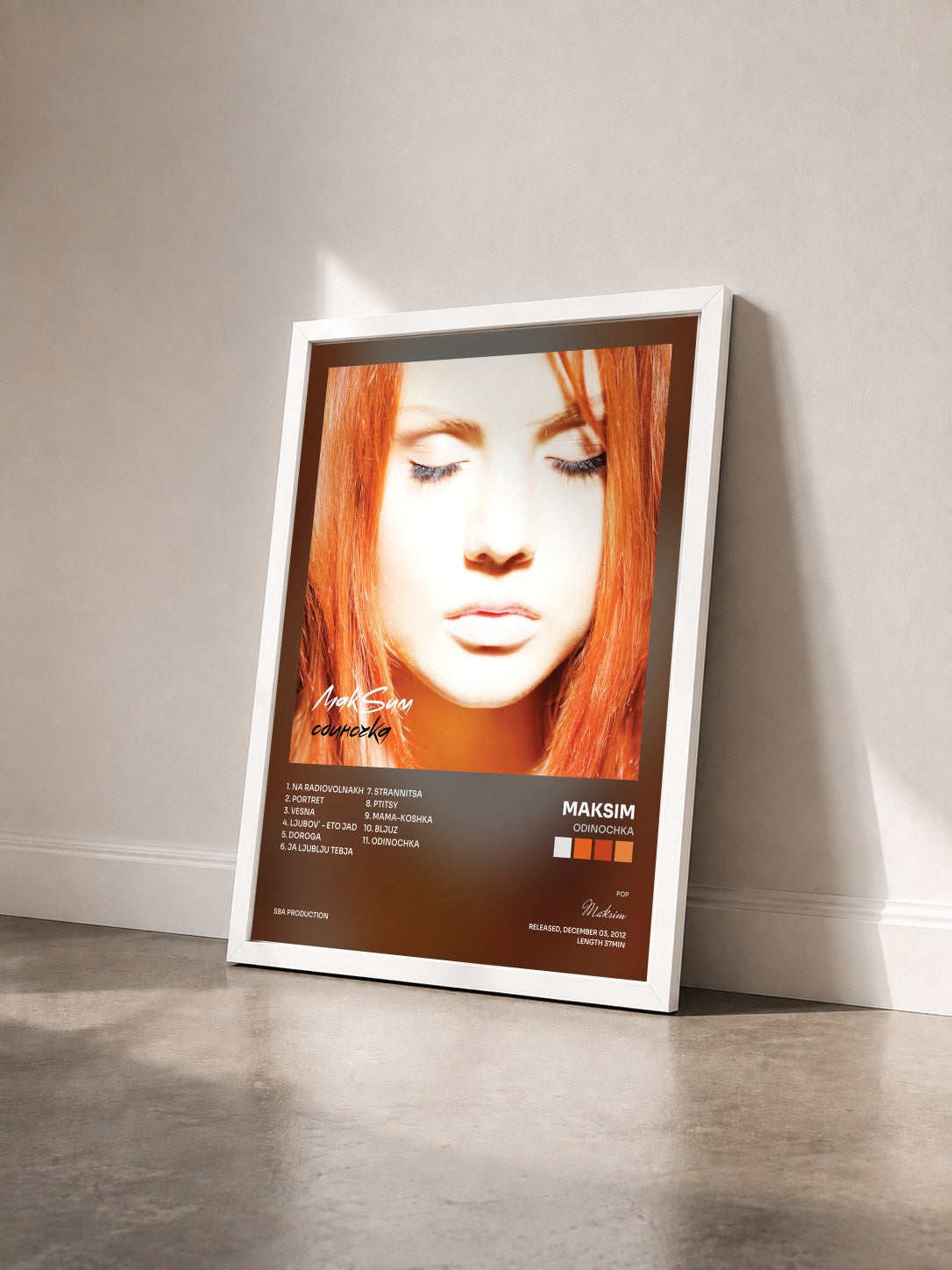 #blanc Tableau de l'album Odinochka de Maksim vu de trois quarts, cadre blanc