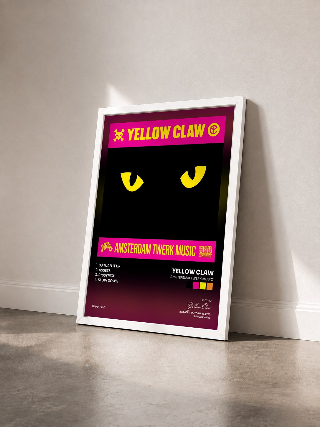 #blanc Tableau de l'album Amsterdam Twerk Music de Yellow Claw vu de trois quarts, cadre blanc