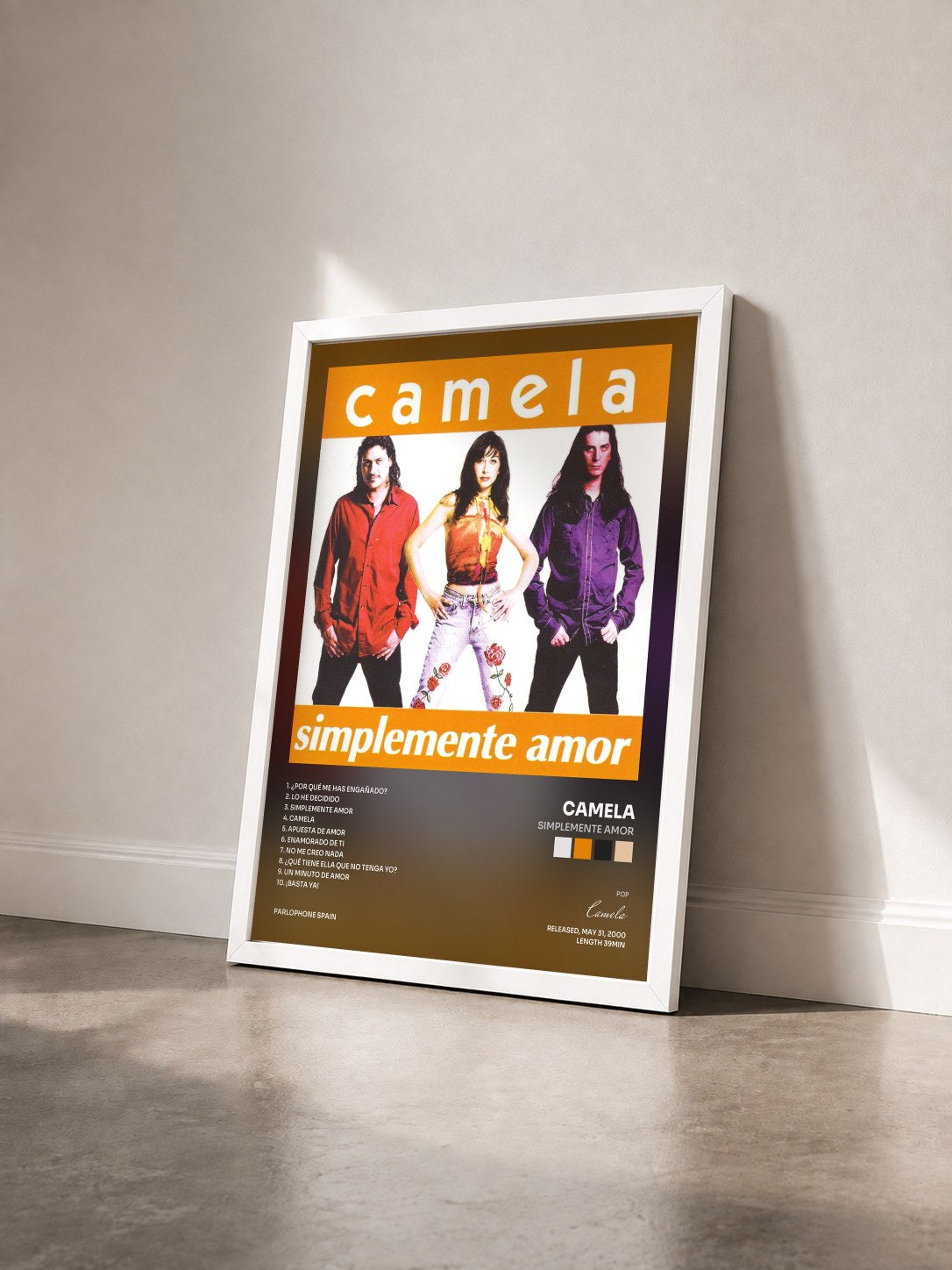 #blanc Tableau de l'album Simplemente Amor de Camela vu de trois quarts, cadre blanc