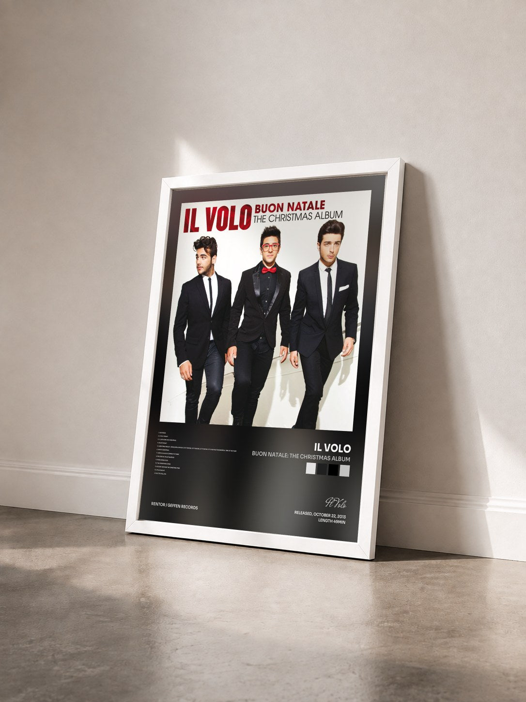 #blanc Tableau de l'album Buon Natale: The Christmas Album de Il Volo vu de trois quarts, cadre blanc