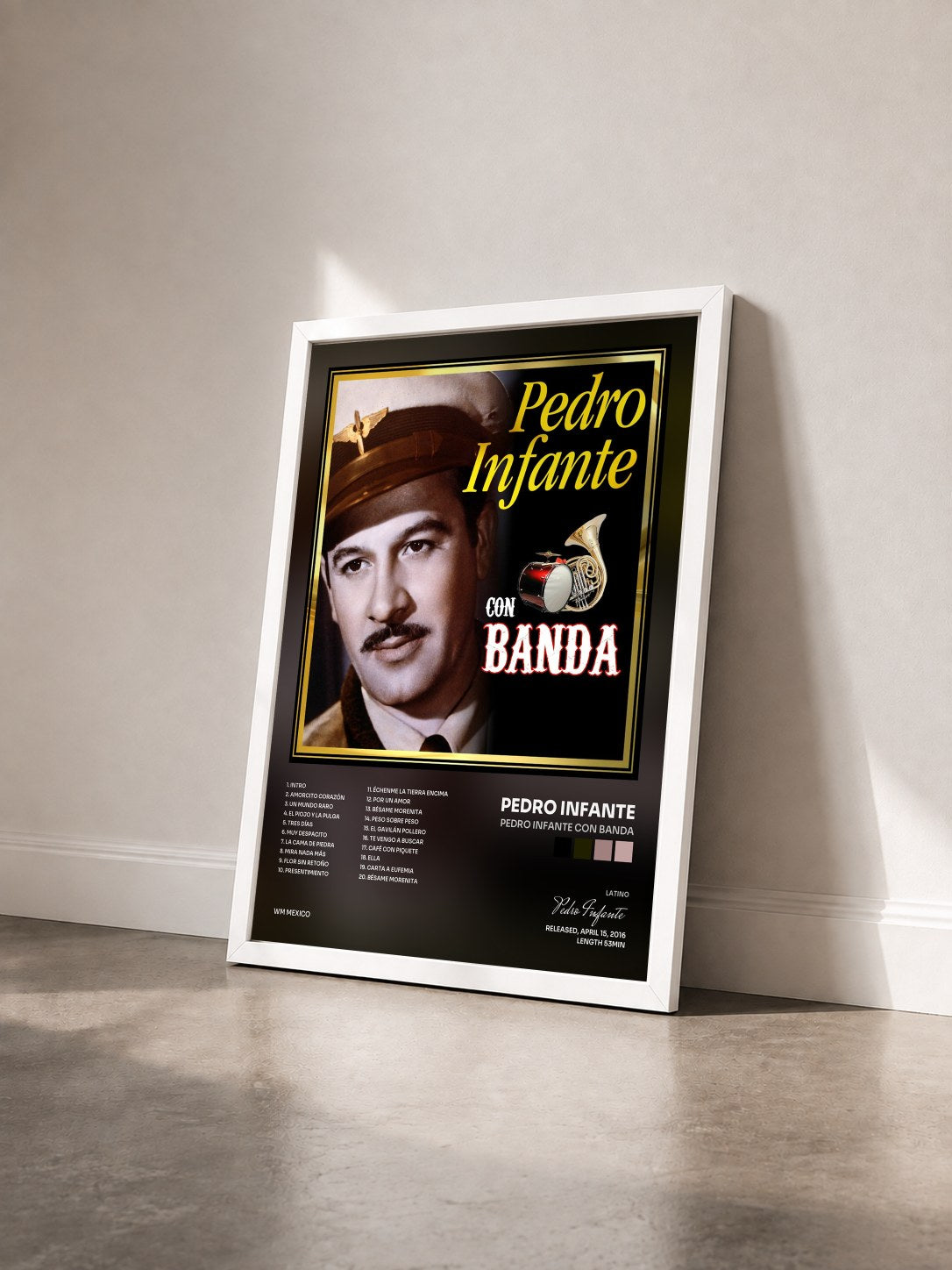 #blanc Tableau de l'album Pedro Infante Con Banda de Pedro Infante vu de trois quarts, cadre blanc