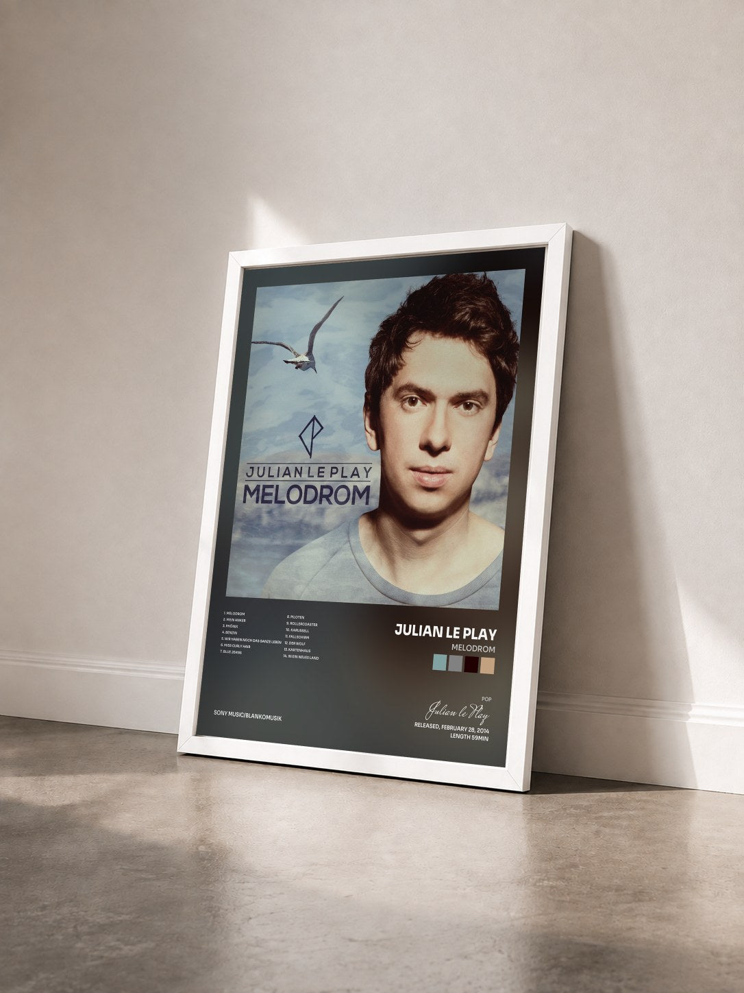 #blanc Tableau de l'album Melodrom de Julian le Play vu de trois quarts, cadre blanc