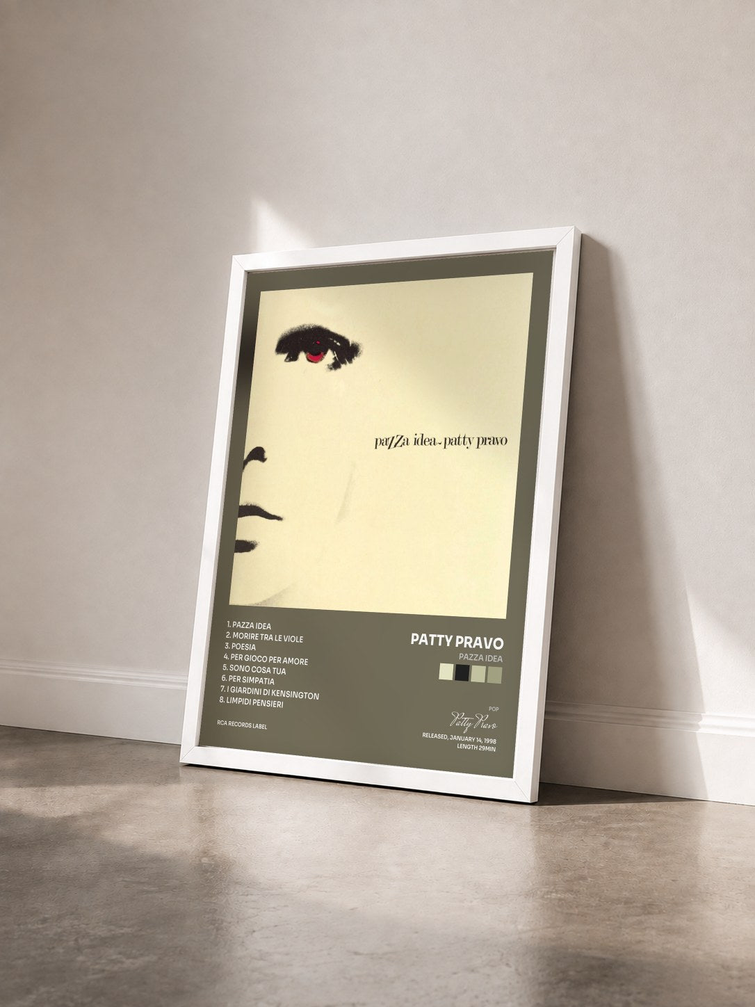 #blanc Tableau de l'album Pazza Idea de Patty Pravo vu de trois quarts, cadre blanc