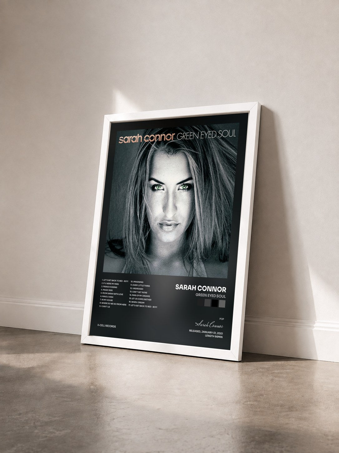 #blanc Tableau de l'album Green Eyed Soul de Sarah Connor vu de trois quarts, cadre blanc