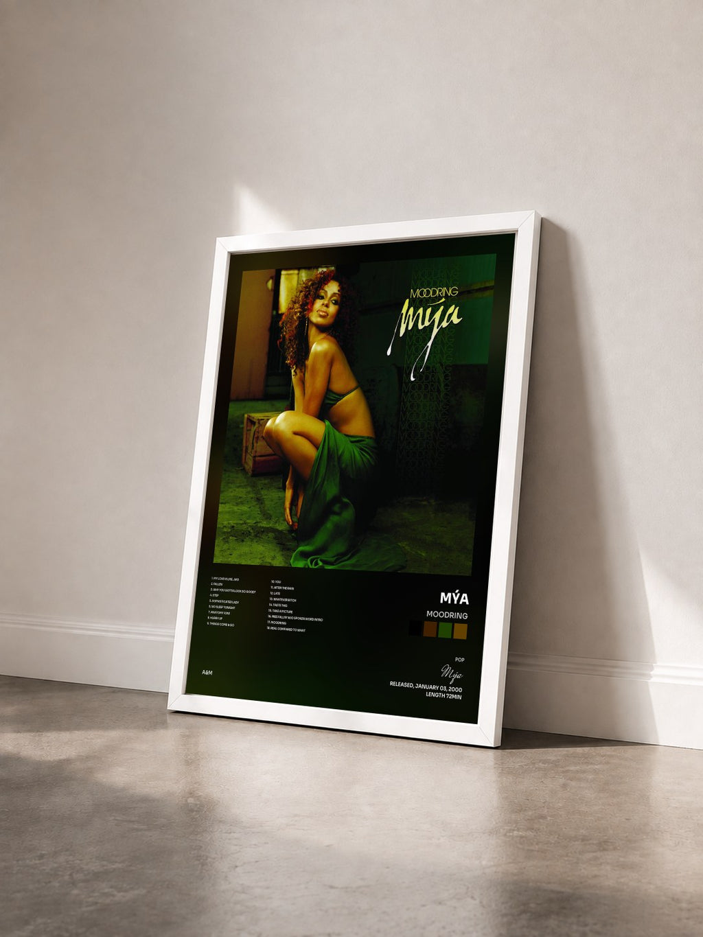 #blanc Tableau de l'album Moodring de Mýa vu de trois quarts, cadre blanc