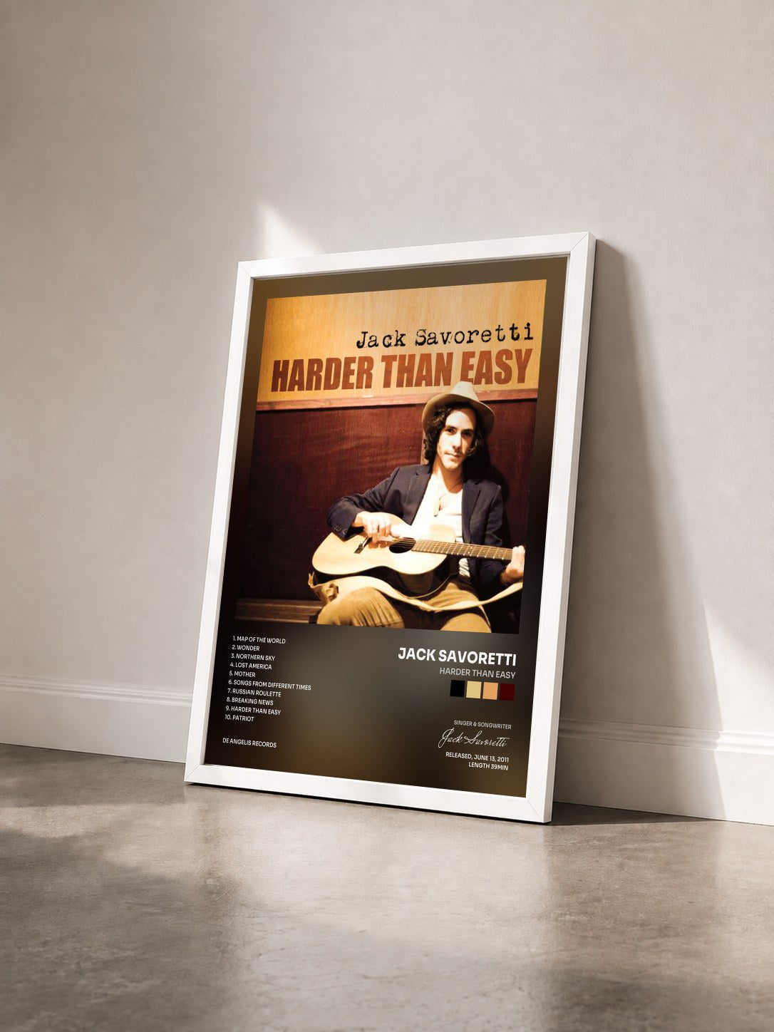 #blanc Tableau de l'album Harder Than Easy de Jack Savoretti vu de trois quarts, cadre blanc